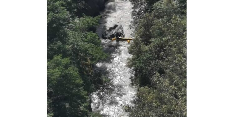 Caduta in acqua insieme ad altri che sono stati recuperati