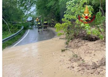 Evacuati da Palazzuolo isolata dalle frane