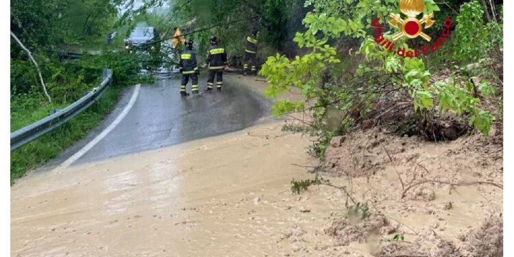 Evacuati da Palazzuolo isolata dalle frane