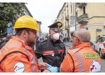 Veicolo trasportava bombole di ossigeno per farmacia