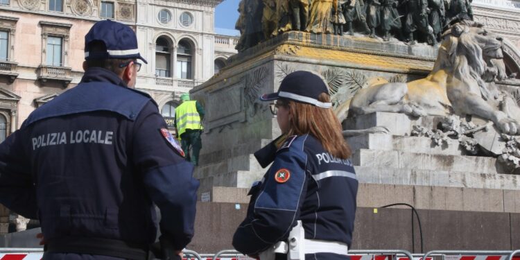 La vernice gialla degli ambientalisti sarà tolta in 5 settimane