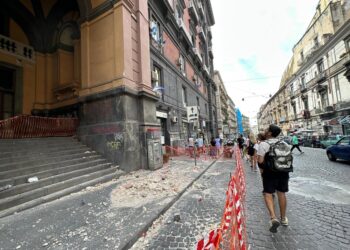 Lo scorso 30 maggio altro crollo. La zona è stata transennata