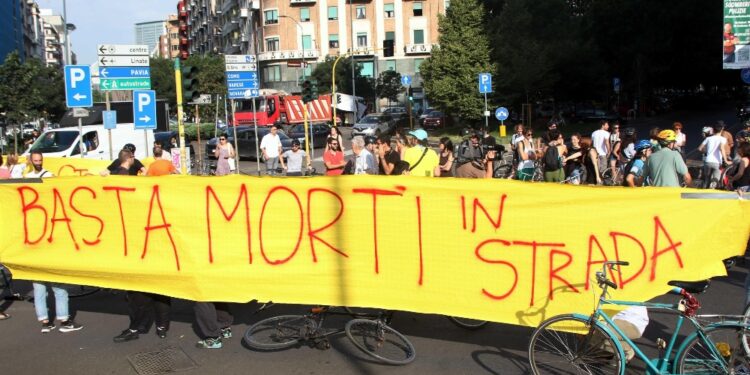 Protesta di mezz'ora per chiedere più sicurezza in strada