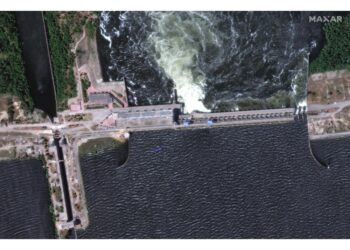 Acqua le ha dissotterrate. Minaccia per abitanti e soccorritori