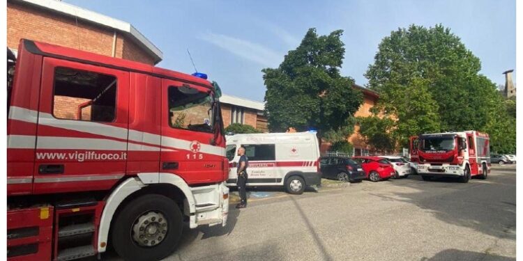 I vigili del fuoco stanno accertando le cause dell'incendio