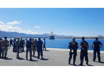 Poi trasferiti dalla Guardia costiera greca sull'isola di Leros