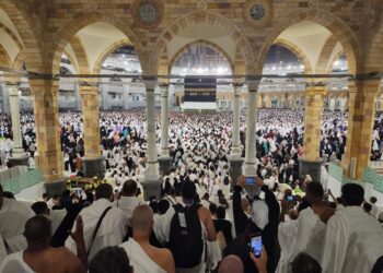 Convergono nel sito di Mina dopo il rito del giro alla Kaaba