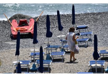 Blitz della Guardia Costiera di Salerno in spiaggia a Erchie