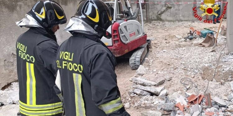 Portato in ospedale con trauma cranico e ustioni