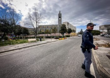 La vittima colpita al volto col calcio della pistola