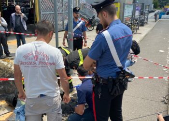 In un tombino alla fermata Comasina della metropolitana