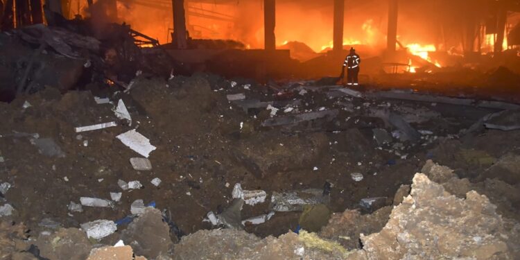 Incendio nella città portuale sul Mar Nero