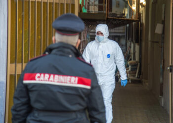 Bloccati nella notte mentre fuggivano in autostrada