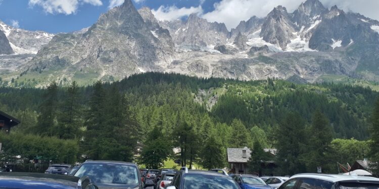 Chiusa una strada interpoderale in Val Ferret