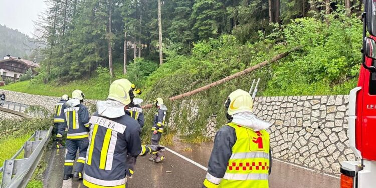 Chiusure e ritardi su strada e rotaia