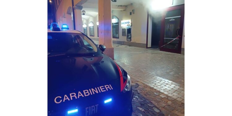 Nella notte a Castelnovo Sotto. Indagano i Carabinieri