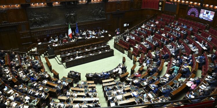 Si vota lunedì.Nel testo anche le misure contro il caro bollette