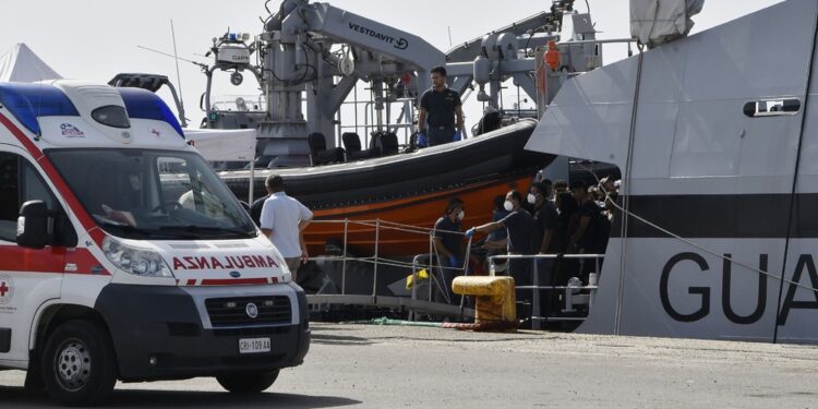 Un gruppo di 195 a Crotone ed un altro di 91 a Roccella