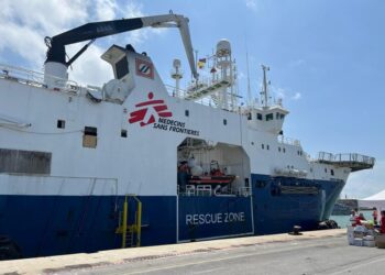 Nave Msf proveniente da Marina di Carrara dove sbarcati in 214