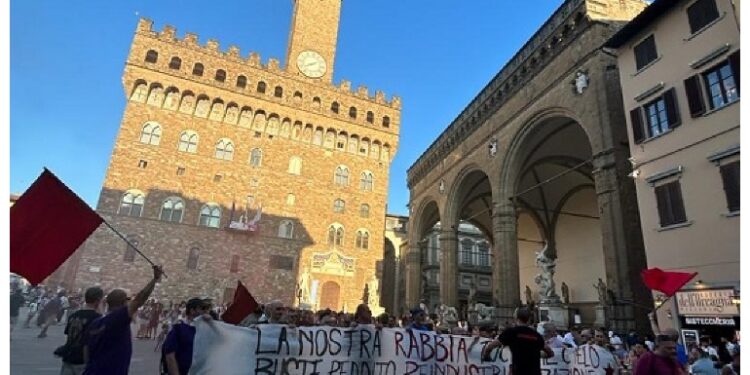 Assemblea con 250 persone si trasforma in manifestazione