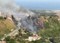 Fiamme hanno raggiunto le case a Strongoli e a Crucoli