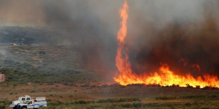 Le fiamme hanno sconfinato e sono arrivate in Nevada