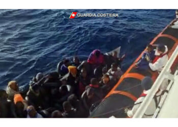I 36 naufraghi hanno raccontato 'assalto' da motopesca tunisino