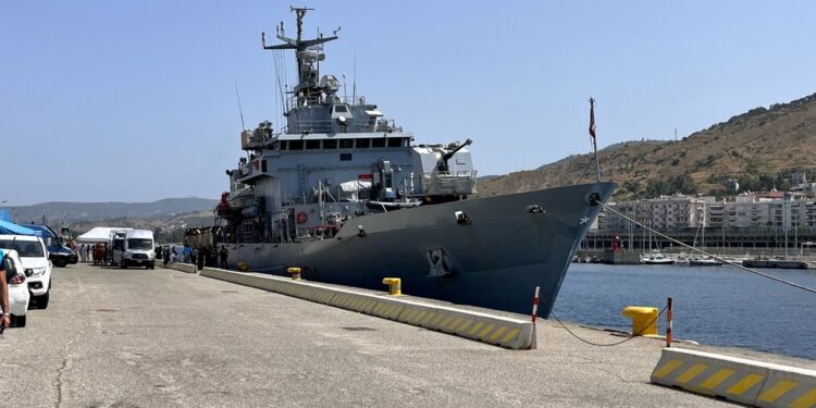 Sono stati trasferiti da Lampedusa.A bordo anche donne e bambini