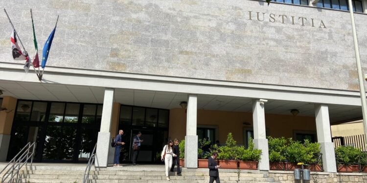 Si torna in aula a Tempio in autunno con le presunte vittime