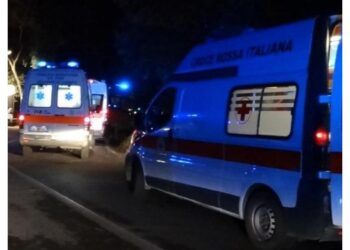 Uno è in terapia intensiva a Careggi. Coinvolto anche un 17enne