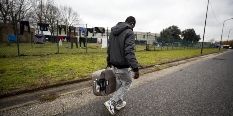 'Qui non c'è posto'. C'è anche un 15enne