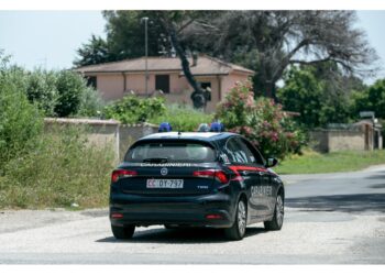 Pomeriggio di follia di un uomo poi arrestato dai Carabinieri