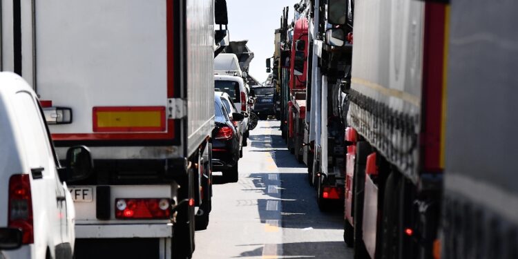 Autostrada bloccata per oltre due ore in direzione Varese