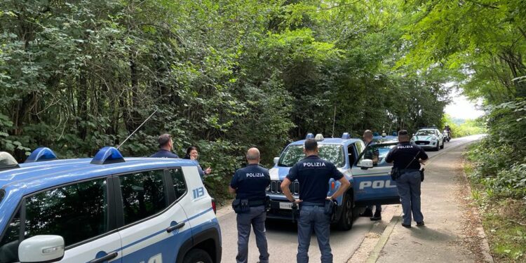 Controlli polizia boschi spaccio