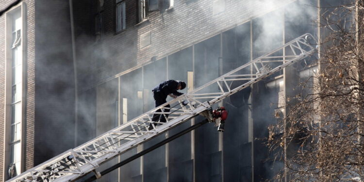 Ignote le cause del rogo nell'edificio occupato da 200 immigrati