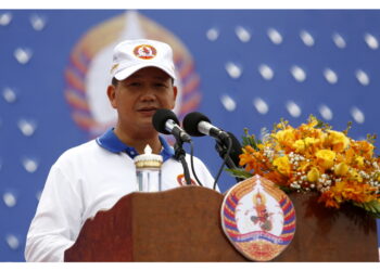 Succede al padre Hun Sen