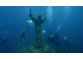 Statua a -17 metri sul fondo del mare