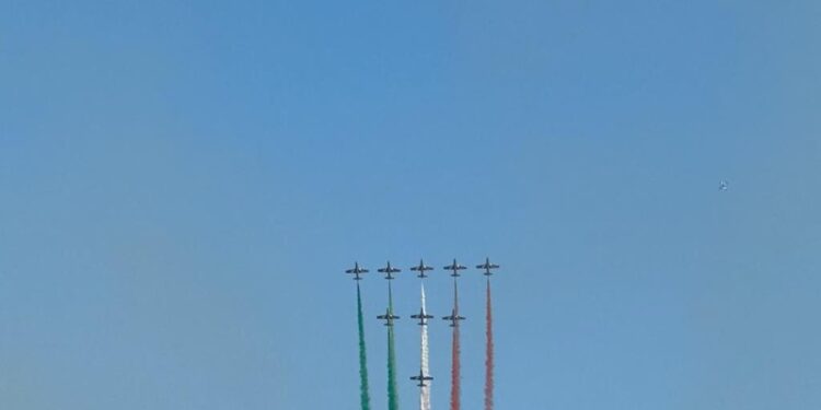 Esibizione al Poetto di Cagliari per i 100 anni dell'Aeronautica