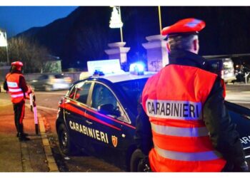 I carabinieri indagano per identificare gli aggressori