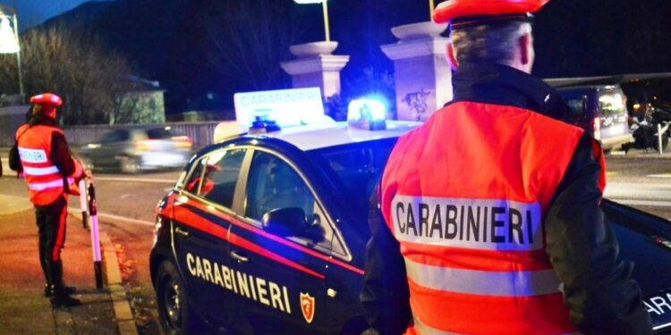 I carabinieri indagano per identificare gli aggressori