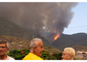 Attive diverse unità dei vigili del fuoco e militari