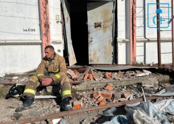 Autorità locali: 'L'edificio è stato completamente distrutto'