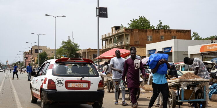 In linea con le sanzioni dei Paesi dell'Africa occidentale