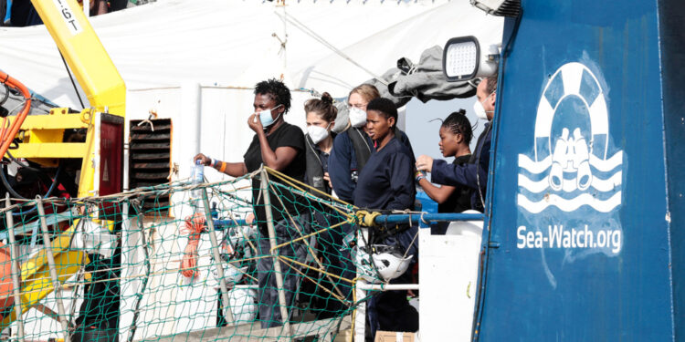 Anziché dirigersi a Trapani ha attraccato a Lampedusa