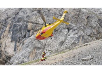 Incidente a 2.700 metri sulla cresta ovest del Campanile Alto