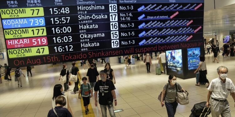 Treni veloci sospesi e fino a 800 voli cancellati