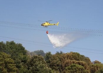 Operano decine di soccorritori e 3 elicotteri. Chiesti rinforzi