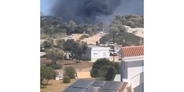 Fiammata partita dall'esterno dove erano parcheggiati i camper