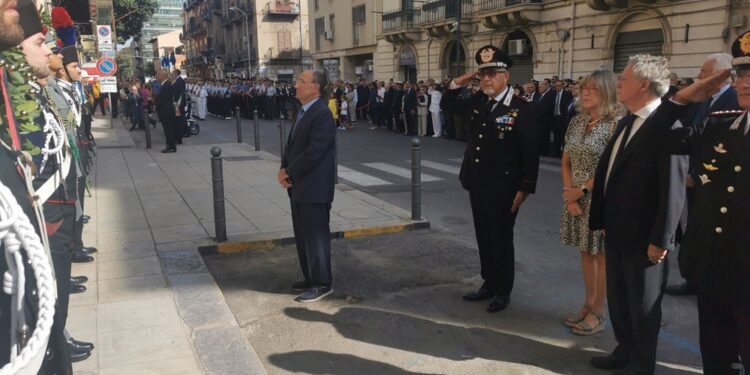 Deposte corone d'alloro nel luogo dell'assassinio