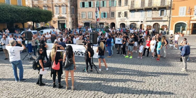 Un centinaio di persone alla manifestazione ad Anagni